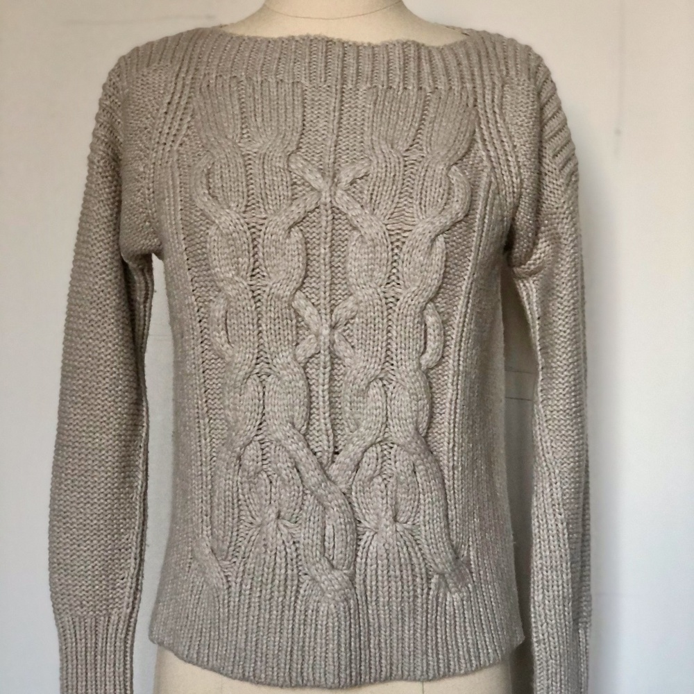Brochue Walker Hand Knit Pullover Sweater